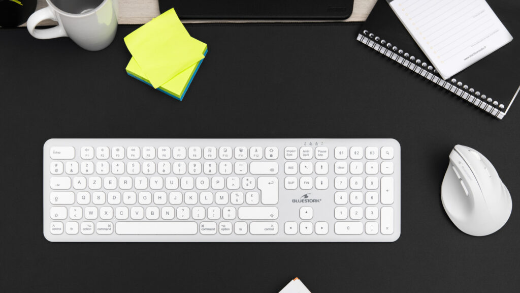 Bluestork - KB-BT-MAC-V2/FR - Clavier sans Fil Blanc AZERTY pour Mac - Clavier Bluetooth pour Mac Rechargeable USB-C, Design Ultra Fin Ergonomique, Touches Silencieuses, Autonomie 90h - Mac & Ipad