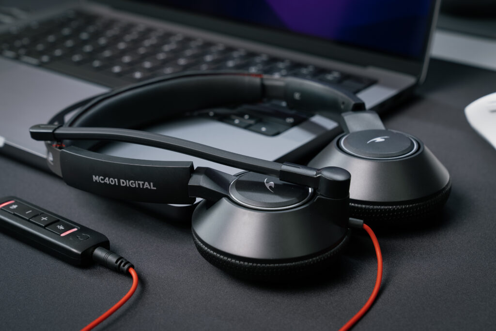 Bluestork MC 401 Casque Micro PC Filaire USB/3,5 mm, Son Stéréo, Microphone Rotatif Antibruit, Ultra Confort, Contrôle du Volume - Casque Professionnel Léger Idéal Télétravail (USB+Jack)