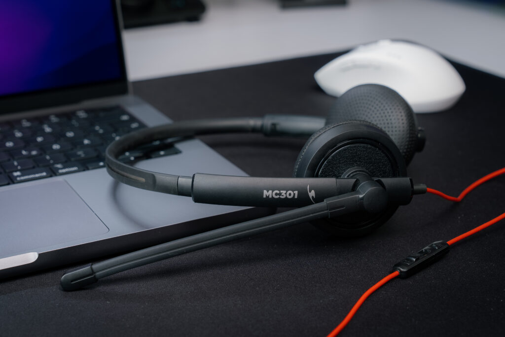 Bluestork - MC 301- Casque Micro PC Filaire Jack 3,5 mm, Son Stéréo, Microphone Rotatif Antibruit, Ultra Confort, Contrôle du Volume - Casque Professionnel Léger Idéal Télétravail