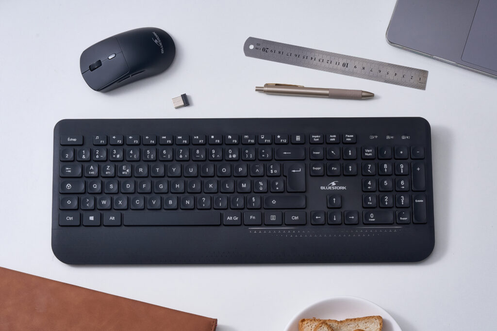 Bluestork - KB Office R2 - Clavier sans Fil AZERTY, Double Connexion Bluetooth / 2.4 Ghz, Clavier Bluetooth PC, Rechargeable USB-C, 70h autonomie, Léger, Silencieux - Windows/Tablettes/Mobiles